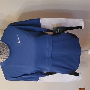Women's top Nike top